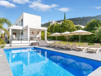 Piscina y terraza exterior
