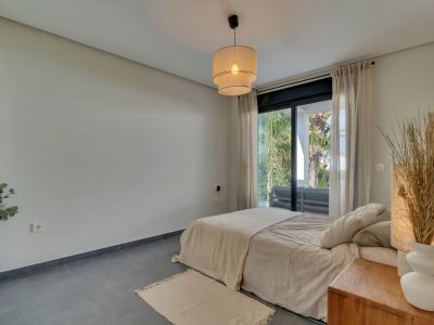 Dormitorio con acceso a terraza