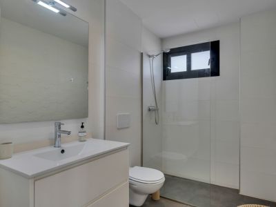 Cuarto de baño con ducha