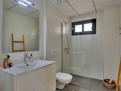 Cuarto de baño con ducha