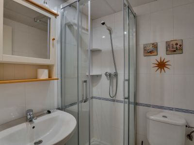 Cuarto de baño con ducha