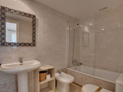 Cuarto de baño con bañera