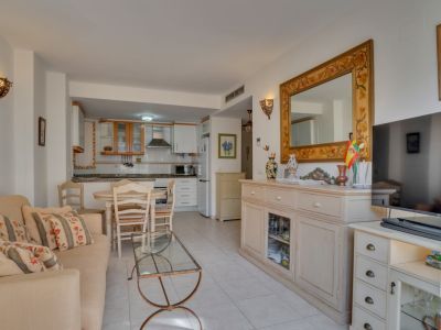 Salón y cocina abierta