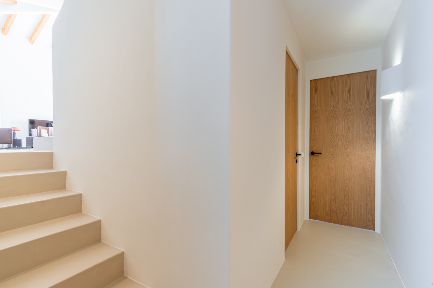 Pasillo con escaleras