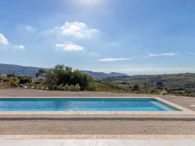 Piscina con vistas al mar