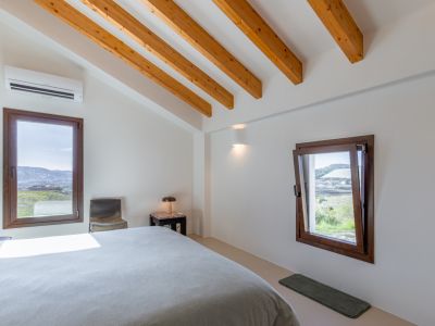 Dormitorio con vistas