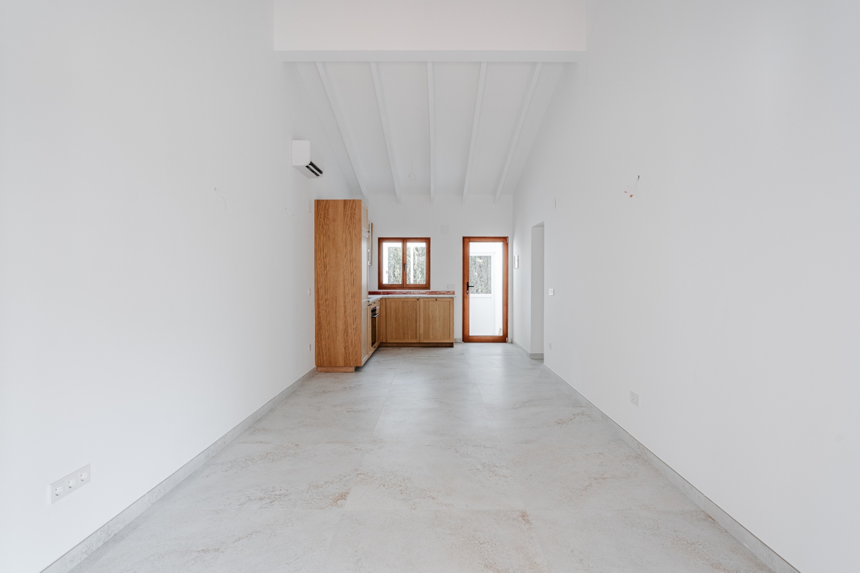 Salón y cocina abierta