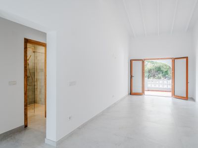 Dormitorio con acceso a terraza
