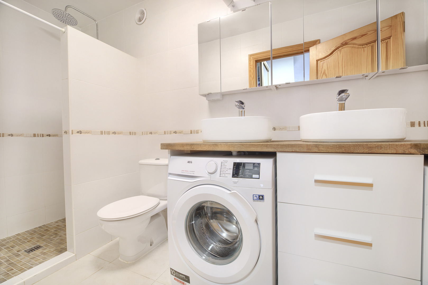 Cuarto de baño con ducha