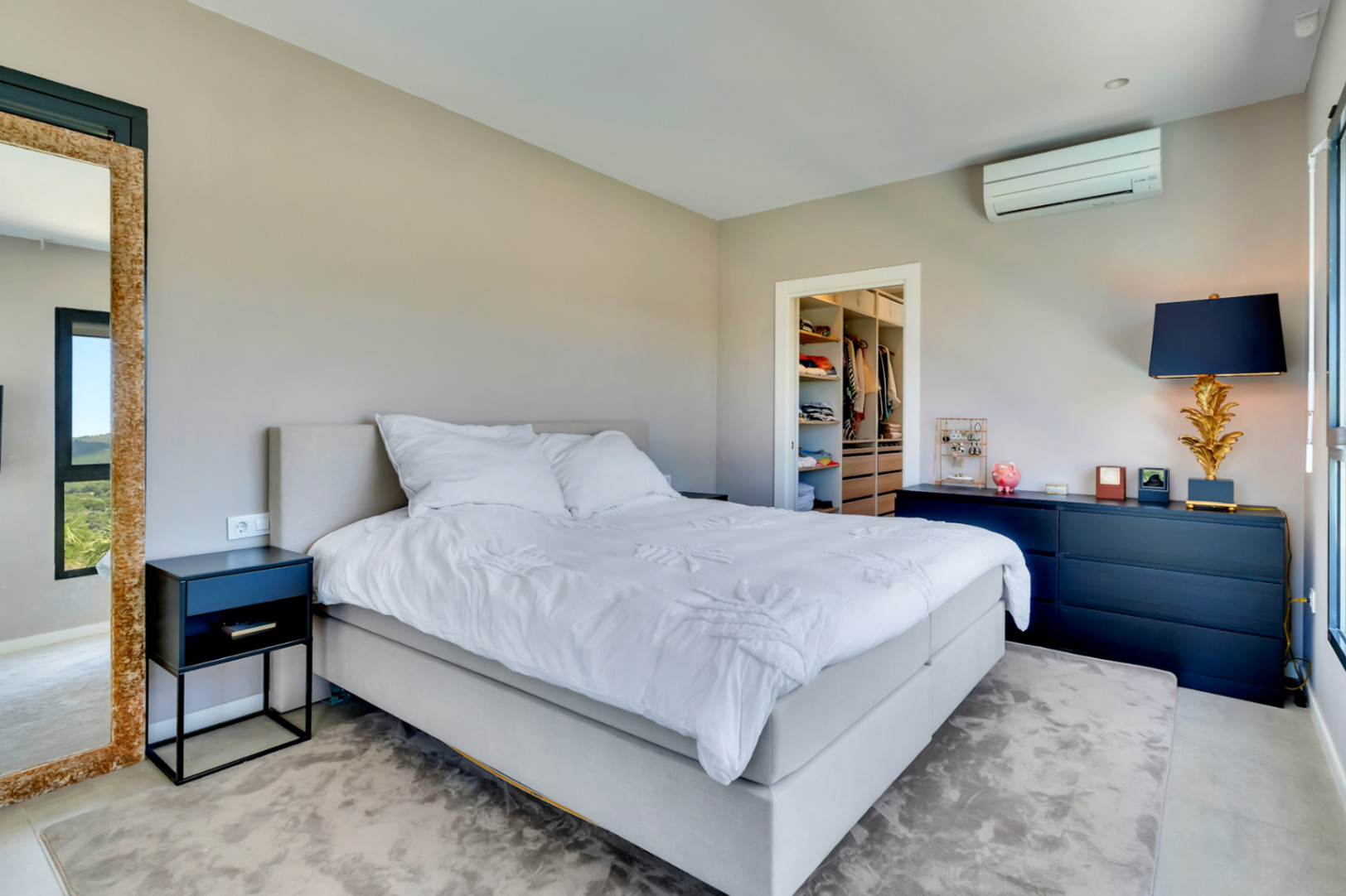 Dormitorio principal con vestidor