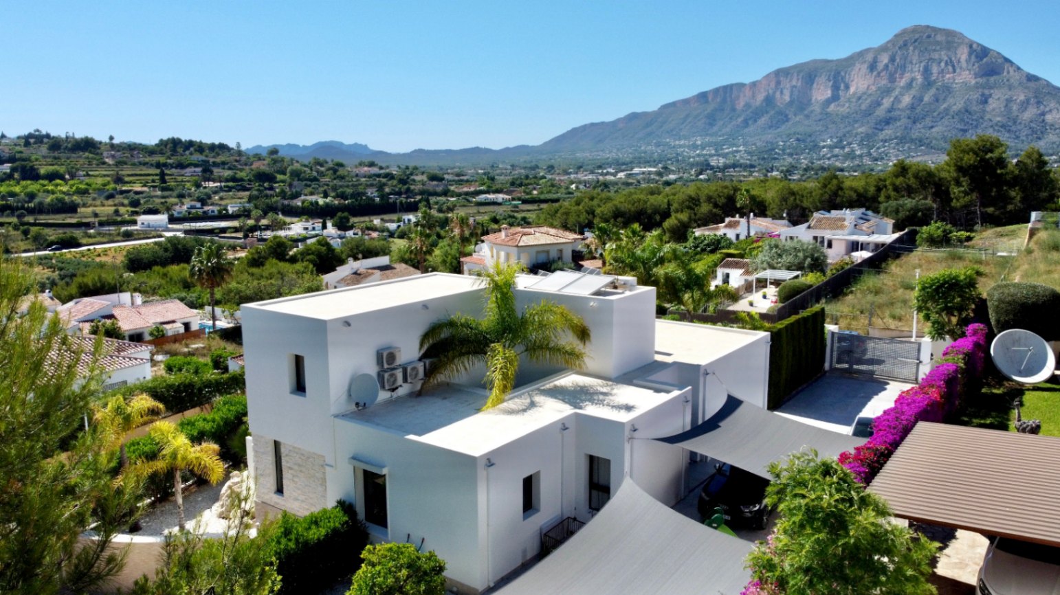 Exterior con vistas al Montgó