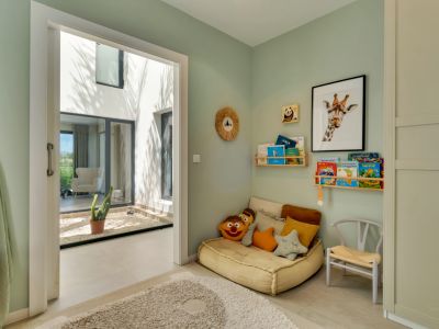 Dormitorio infantil con patio