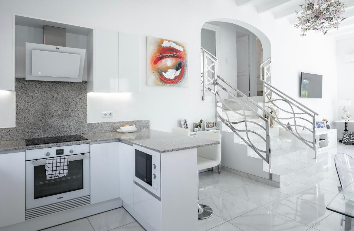 Cocina y escalera