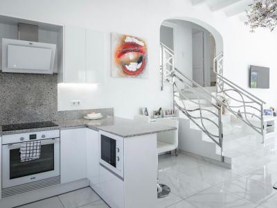 Cocina y escalera