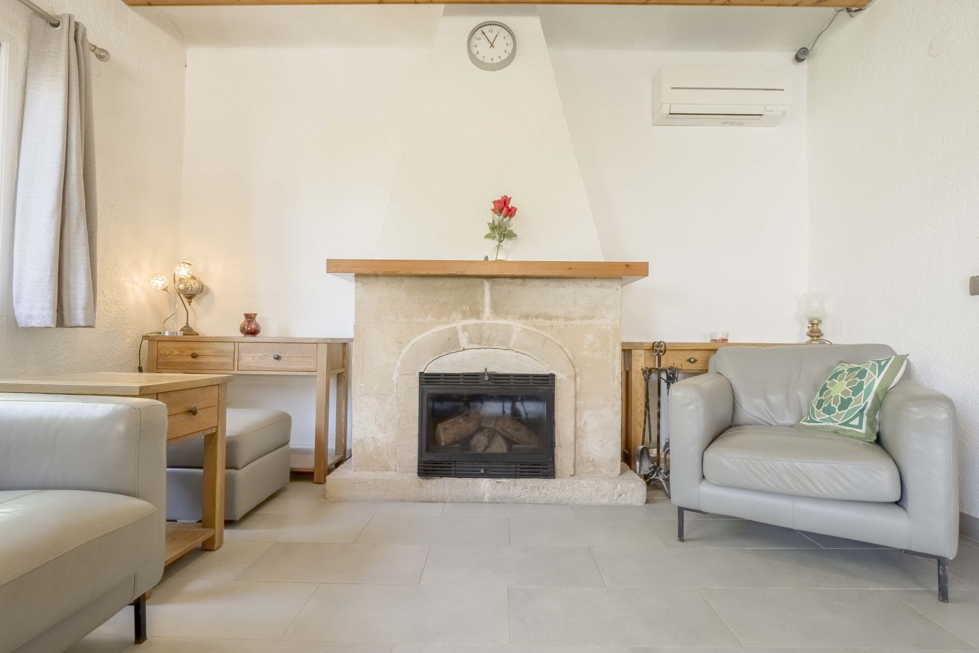Salón con chimenea