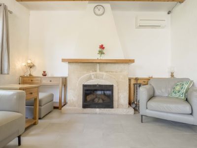 Salón con chimenea