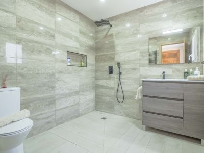 Cuarto de baño con ducha