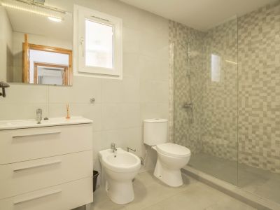 Cuarto de baño con ducha