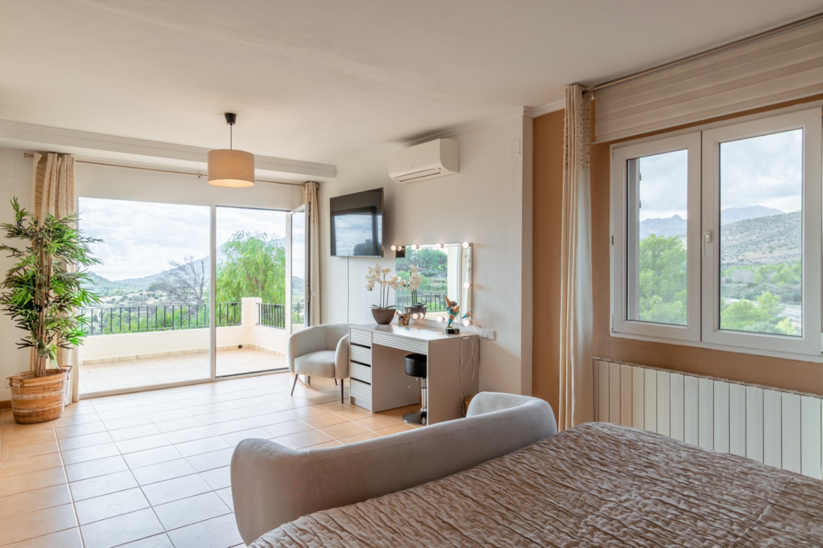 Dormitorio con terraza