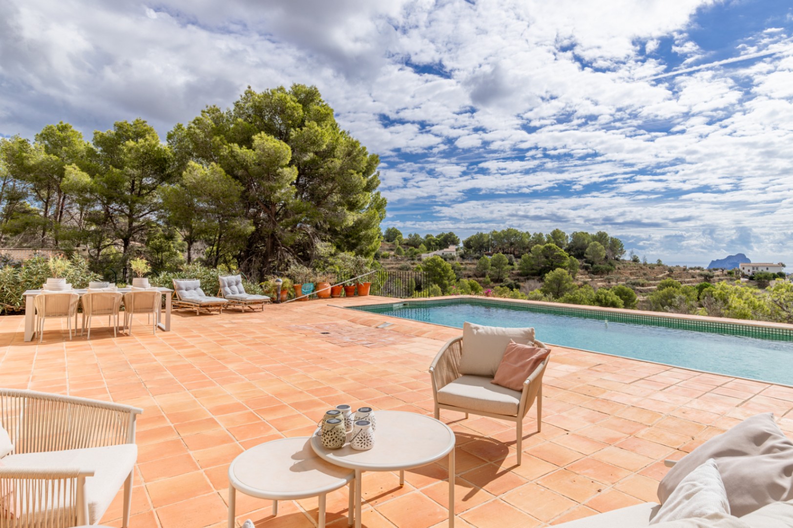 Terraza con piscina