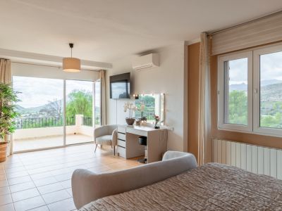 Dormitorio con terraza