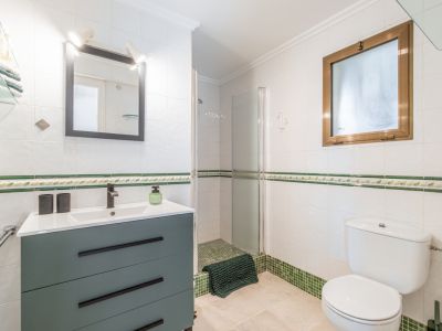 Cuarto de baño con ducha