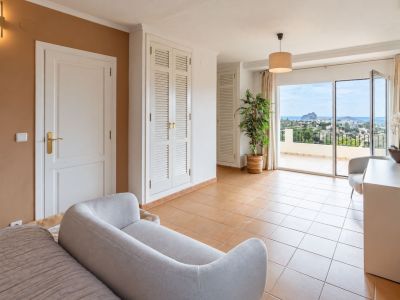 Dormitorio con terraza