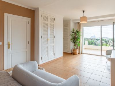 Dormitorio con acceso a terraza