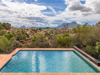Piscina con vistas al mar