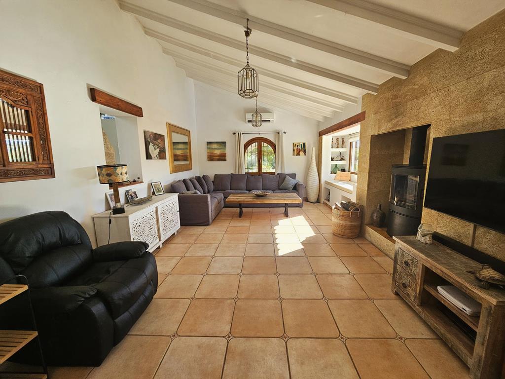 Salón con chimenea