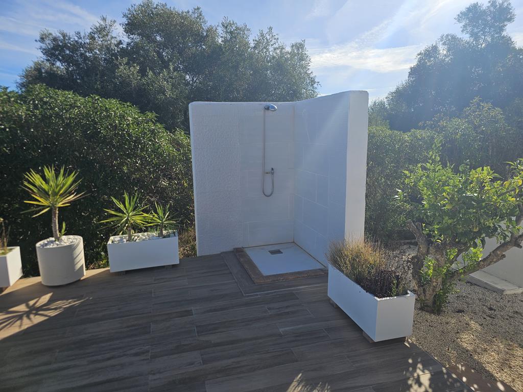 Terraza con ducha exterior