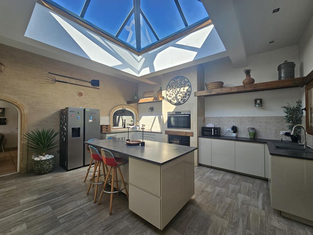 Cocina con tragaluz