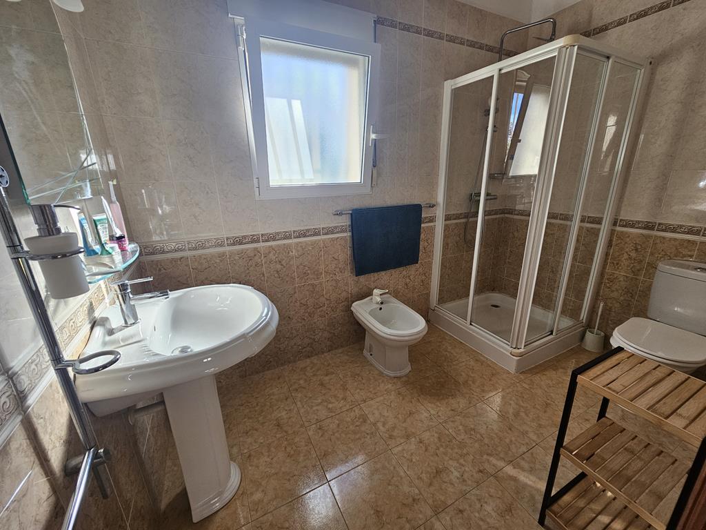 Cuarto de baño con ducha