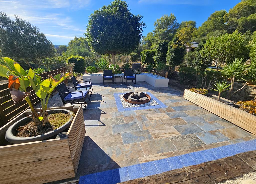 Terraza con brasero exterior