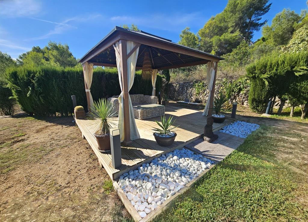Pérgola en el jardín