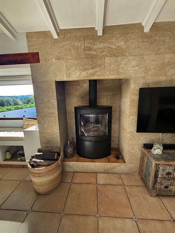 Salón con chimenea