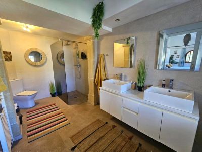 Baño en suite con ducha