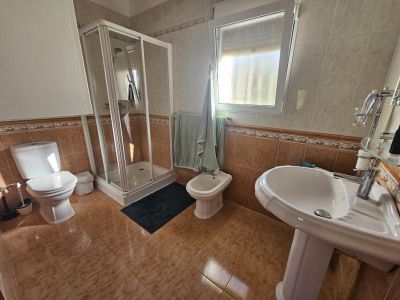 Cuarto de baño con ducha