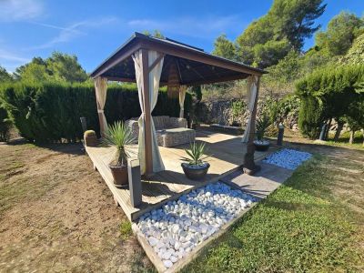 Pérgola en el jardín
