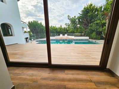 Vistas a la terraza y piscina