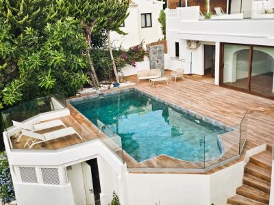 Piscina y terraza