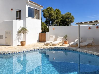 Piscina y terraza