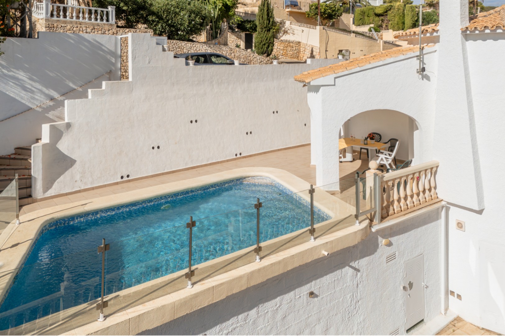 Piscina y terraza