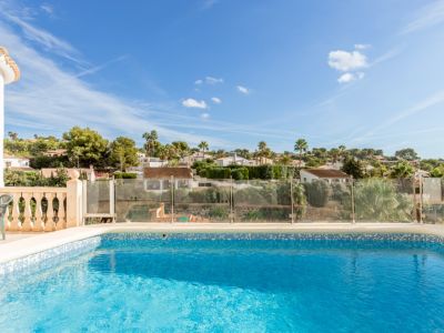 Piscina con vistas despejadas