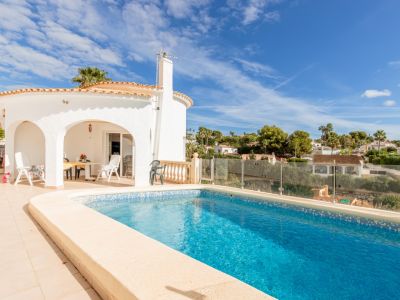 Piscina y terraza