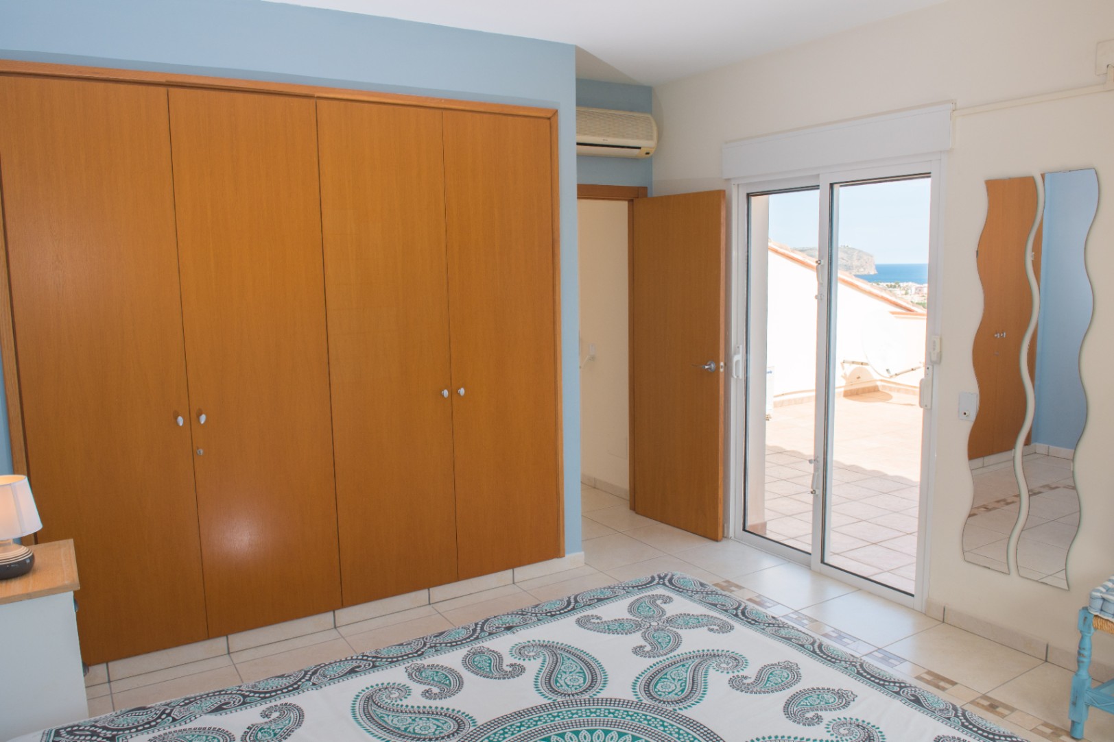 Dormitorio con vistas al mar Dormitorio con vistas al mar