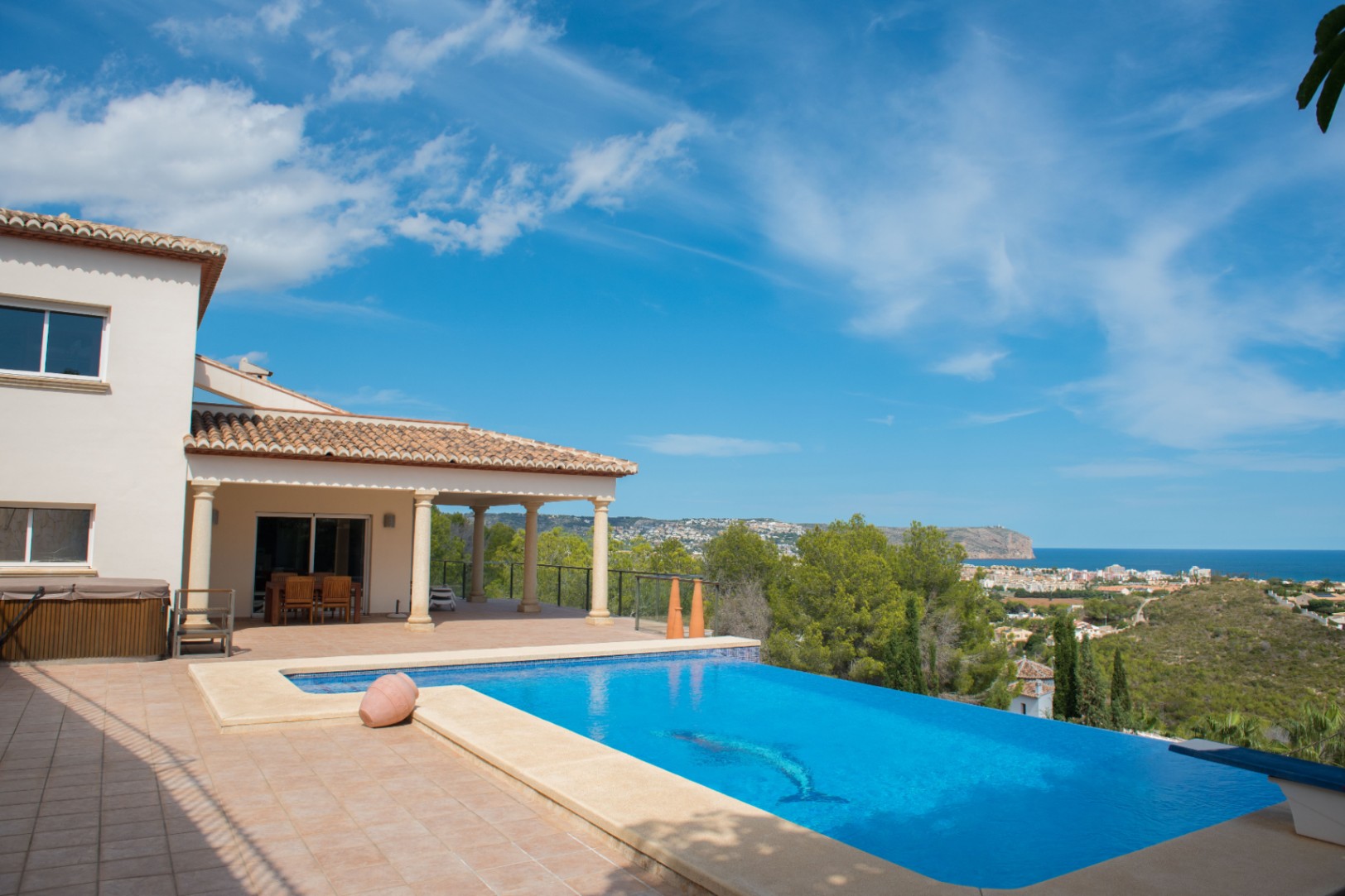 Piscina infinita con vistas al mar Piscina infinita con vistas al mar