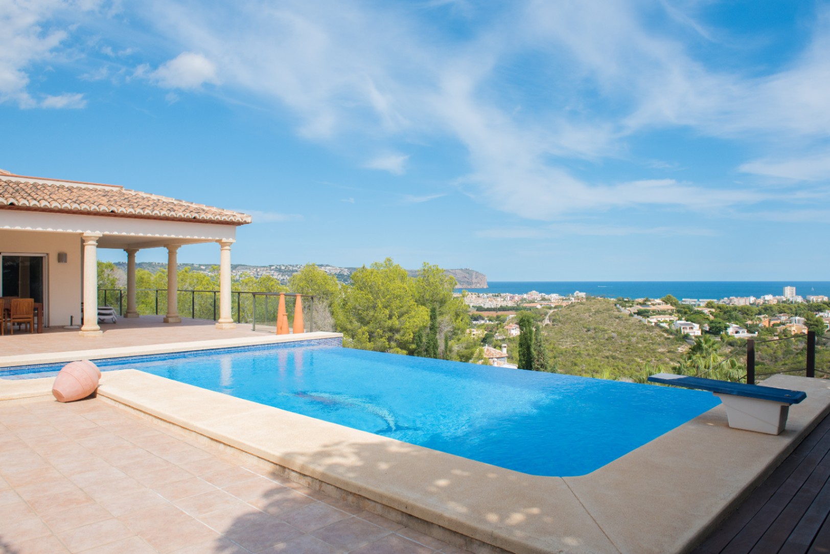 Piscina infinita con vistas al mar Piscina infinita con vistas al mar