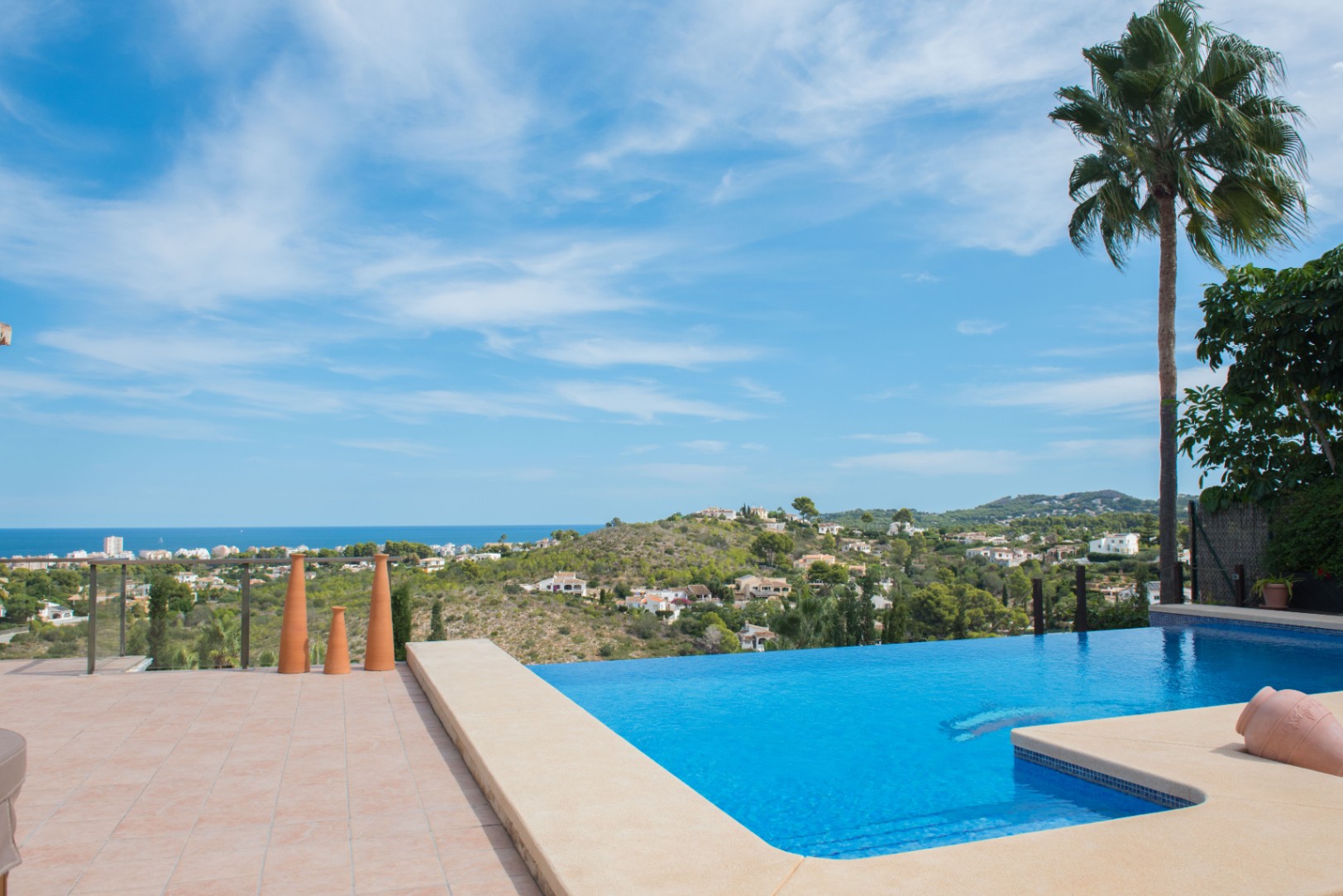 Piscina infinita con vistas al mar Piscina infinita con vistas al mar