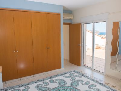 Dormitorio con vistas al mar